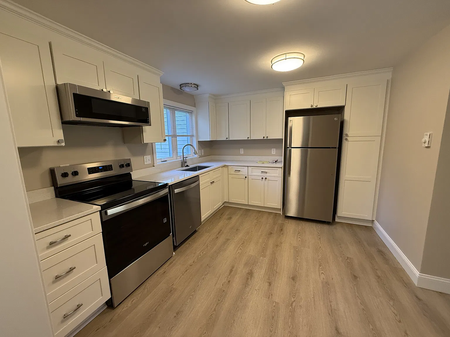 Bayview Apartments - 9B — Photo 2