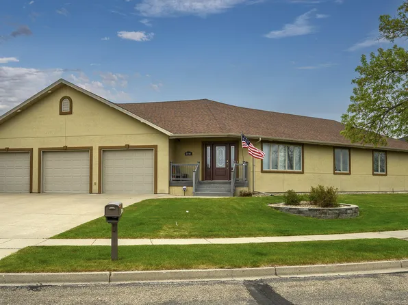 2781 Promontory Dr, Bismarck, ND 58503