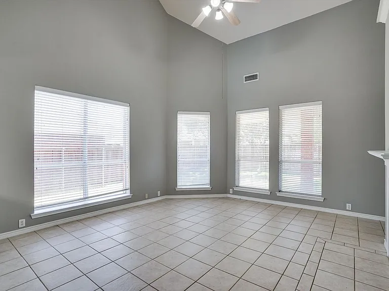 7657 Ravenhill Dr — Photo 12