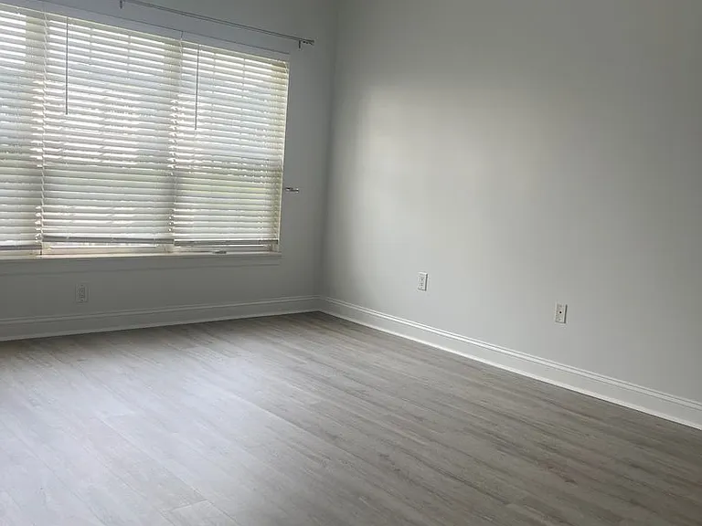 5090 Windsor Green Way #II-101 — Photo 4
