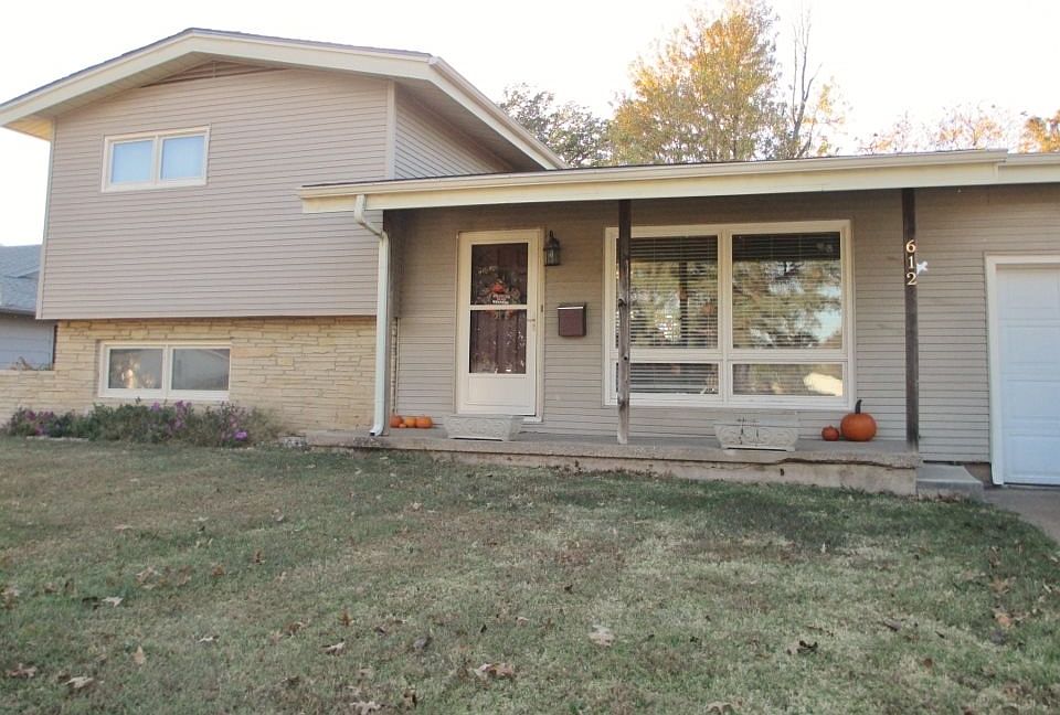 1st image of 612 N High Dr