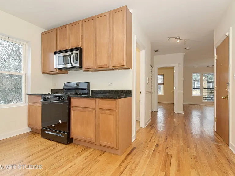 2552 W Rosemont Ave #3 — Photo 5