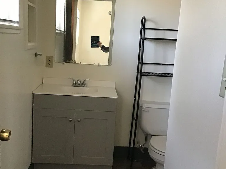 1119 G St — Photo 21