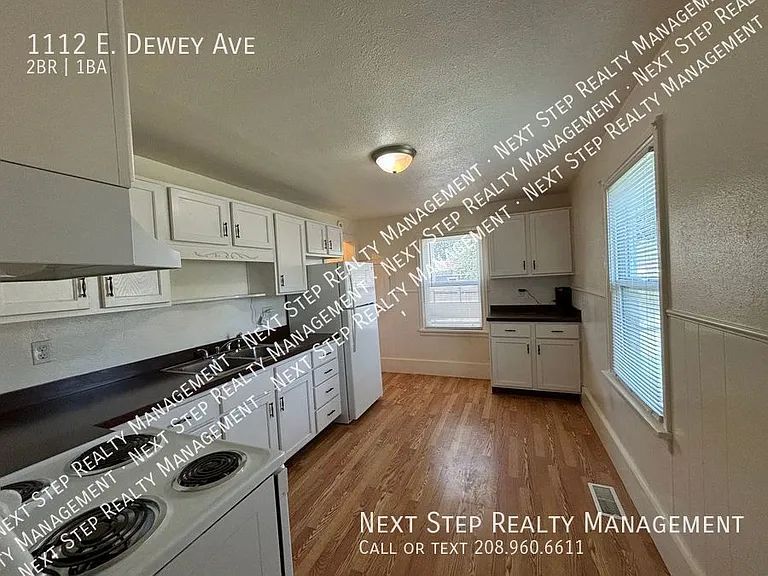 1112 E Dewey Ave — Photo 5