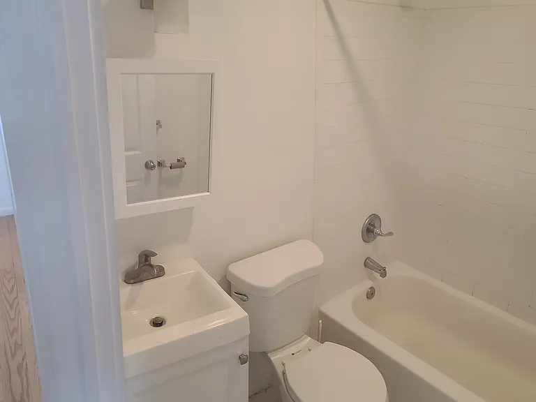 835 Livingston St — Photo 10