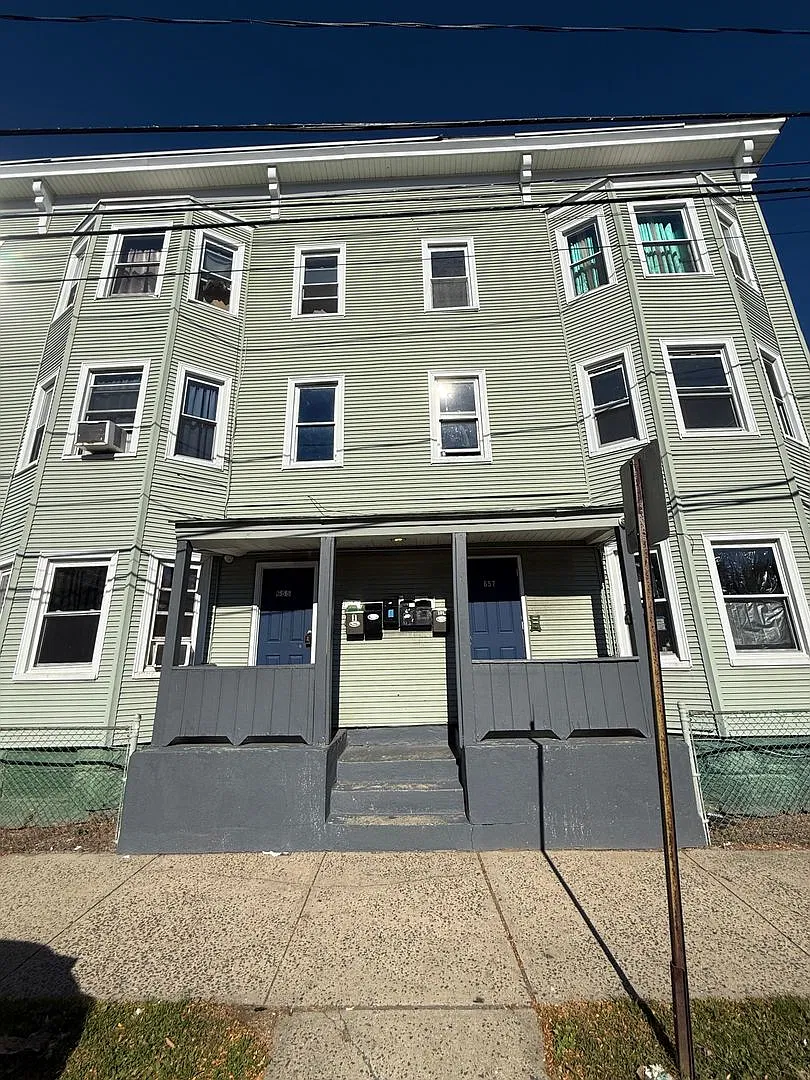 651-657 Maple Street — Photo 1