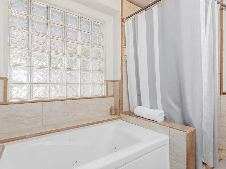 2021 S Bahama Dr — Photo 9
