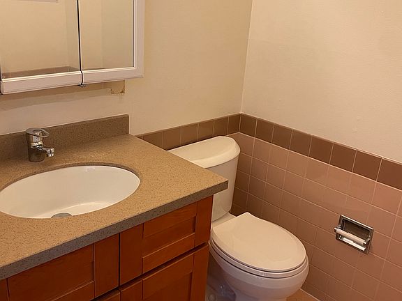 5th image of 381 10th Ave APT 2