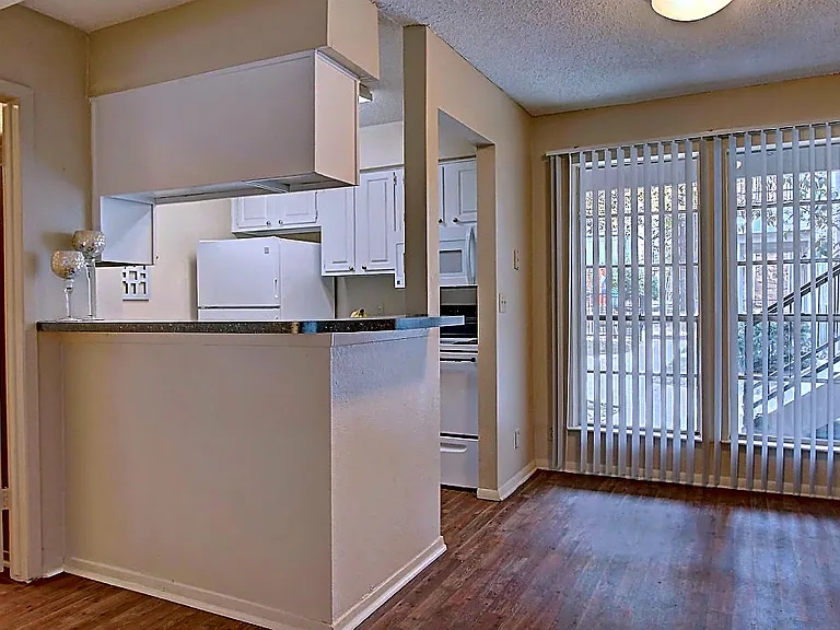 2413 E 55th Pl — Photo 8
