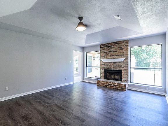3rd image of 115 Mesa Moor Dr