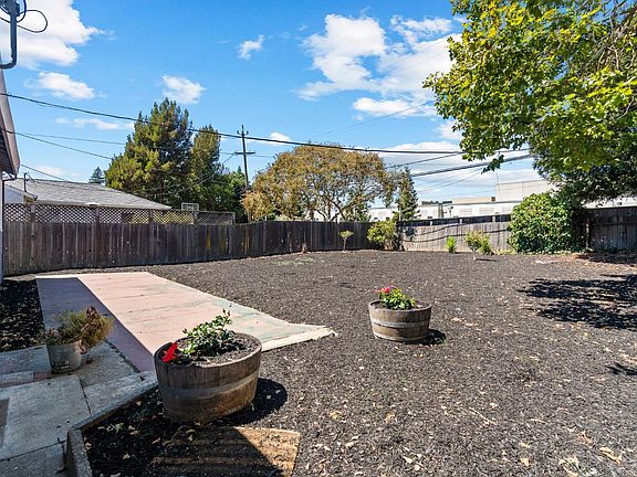 4th image of 229 Hermosa Avenue