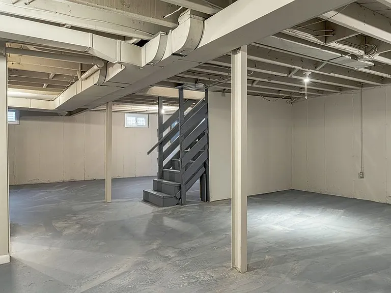 1066 Wilshire Ave — Photo 22