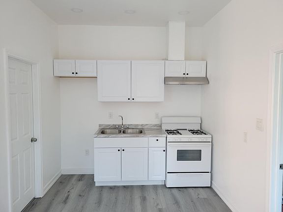 3rd image of 713 W 57th St #713