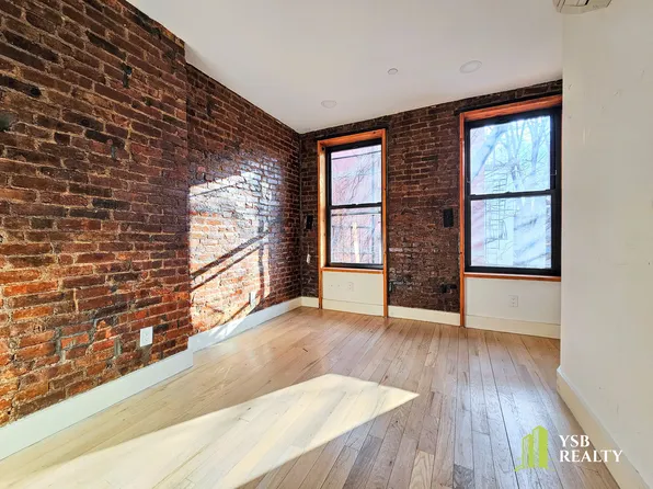 556 Evergreen Avenue image 1 of 11