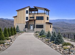 2860 Red Sky Dr, Sevierville, TN 37862