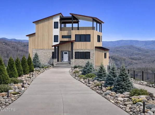 2860 Red Sky Dr, Sevierville, TN 37862