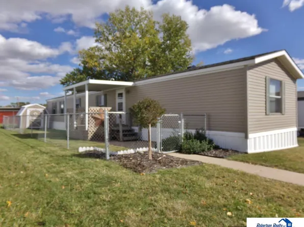 2412 Arapahoe Trl, Beatrice, NE 68310