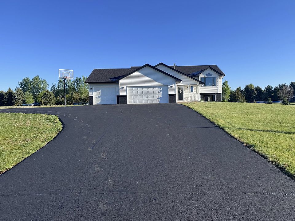 1st image of 672 Laurie Ln