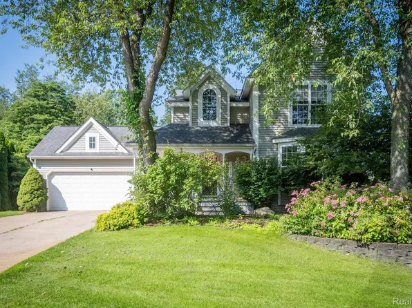 7934 Howard St, Whitmore Lake, MI 48189
