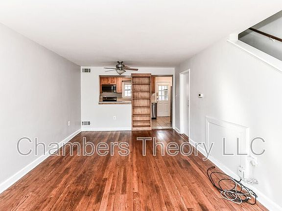 5th image of 445 Hampton Ct Unit 130