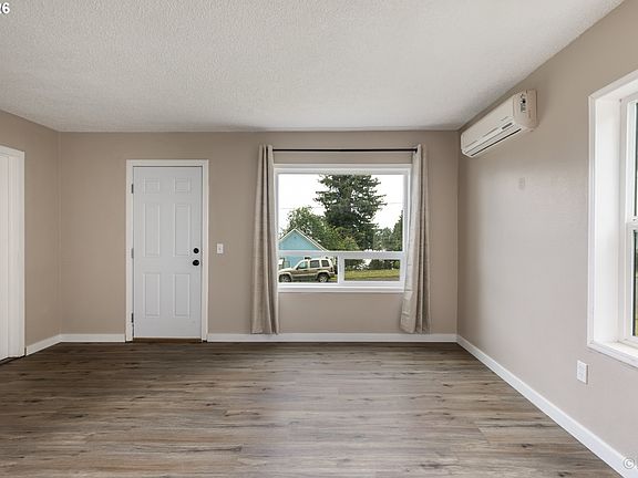 4th image of 420 E D St