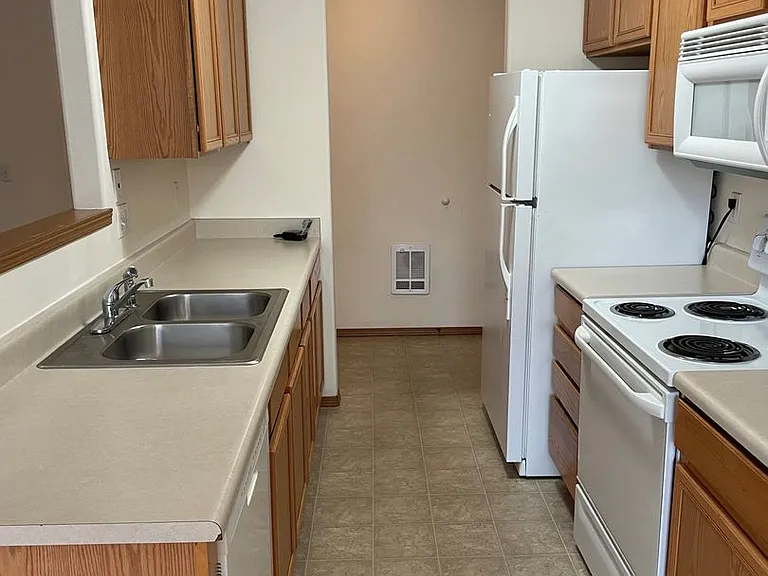 1525 Maple St — Photo 2