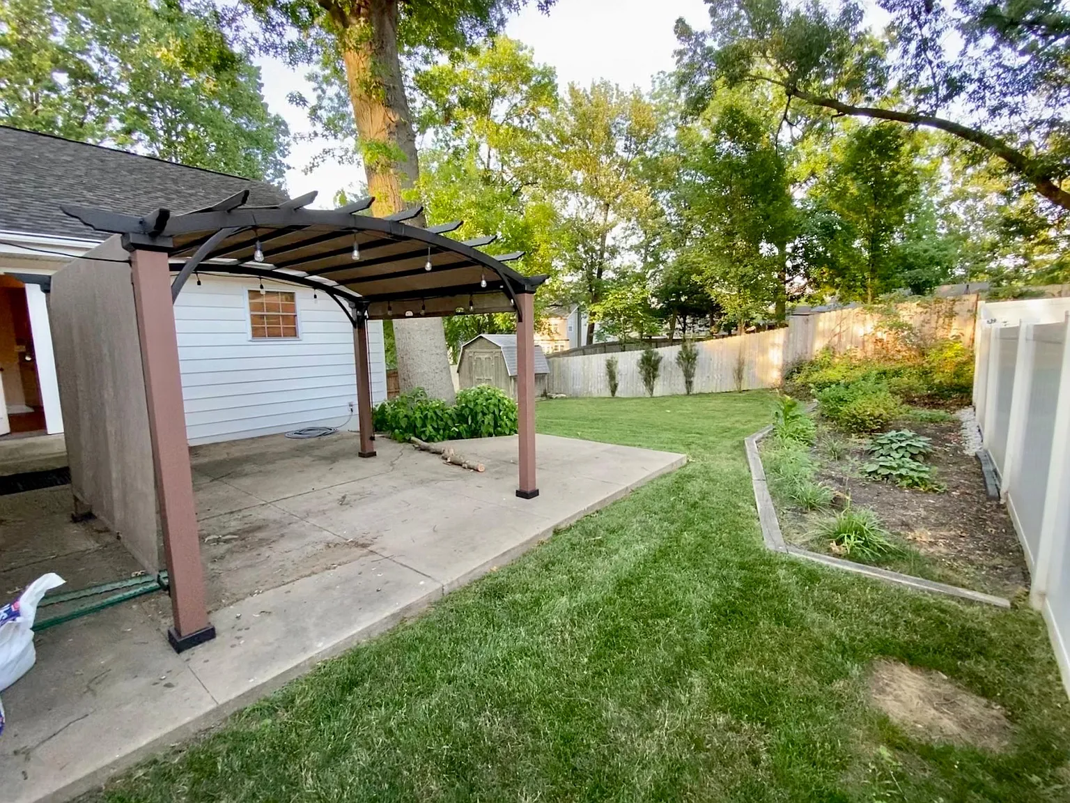 3 bed, 2.5 bath, 1800 sqft, $3,200 — Photo 2