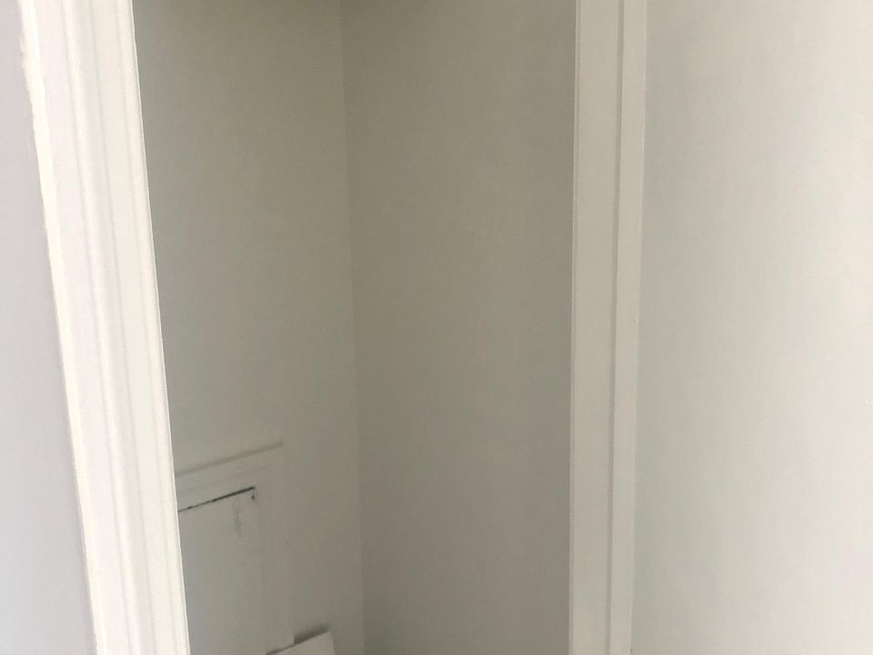 1st image of 2725 W Balmoral Ave APT 2