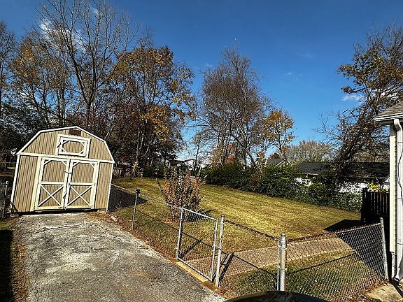 4th image of 1505 Nutwood St