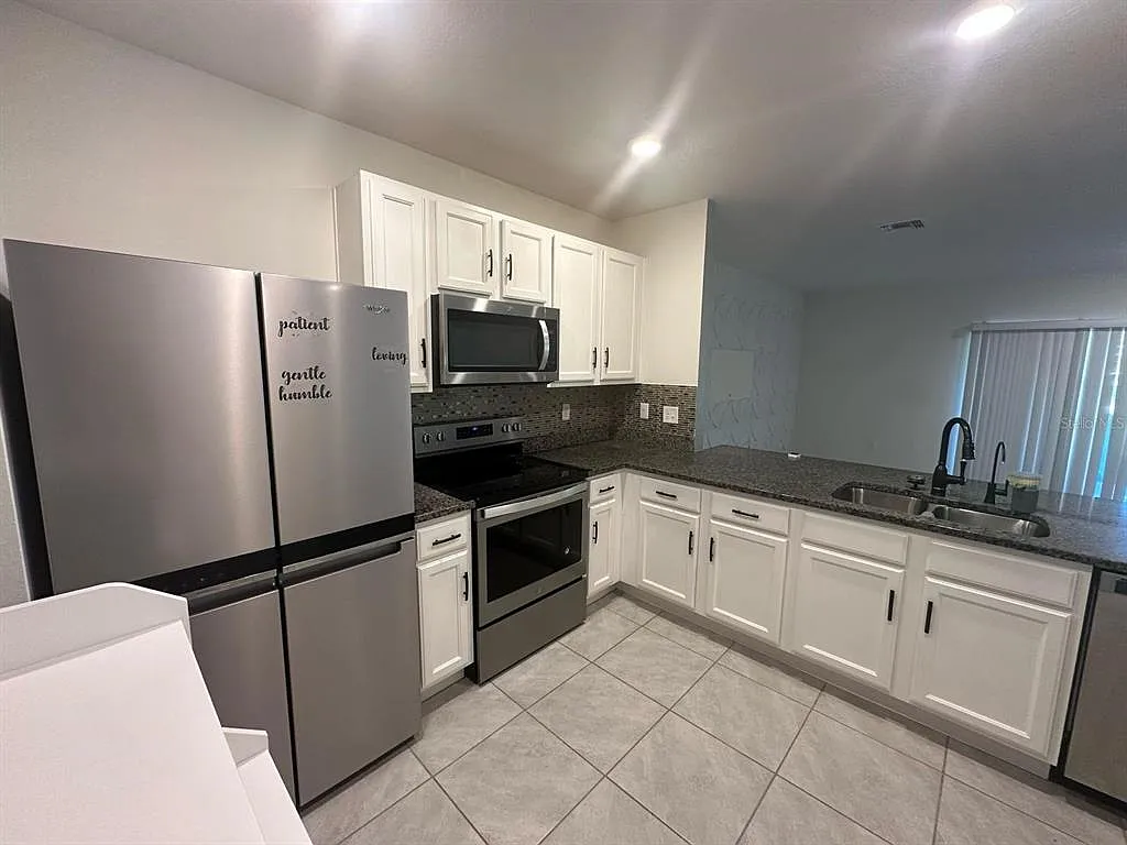 3 bed, 2.5 bath, 1517 sqft, $2,350 — Photo 3