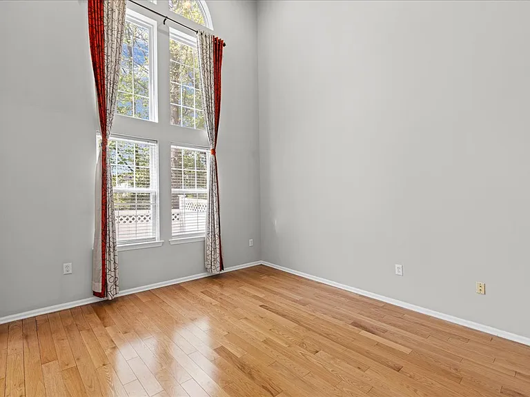 302 Wellington Park Dr — Photo 22