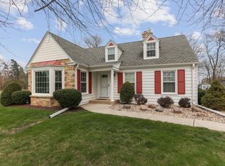 157 S Lakeshore Dr, Racine, WI 53403