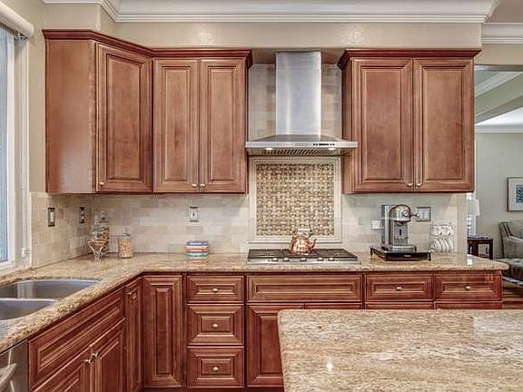 4th image of 546 Glenbriar Cir