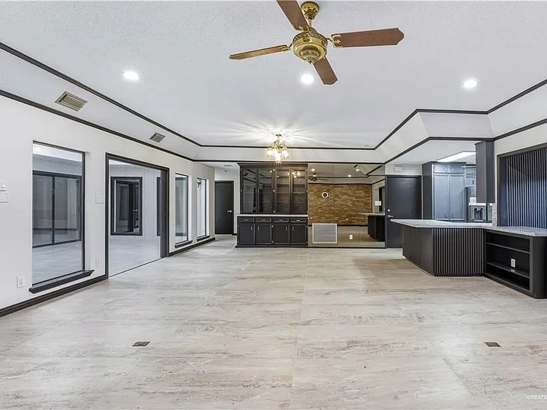 413 Toronto Ave — Photo 4