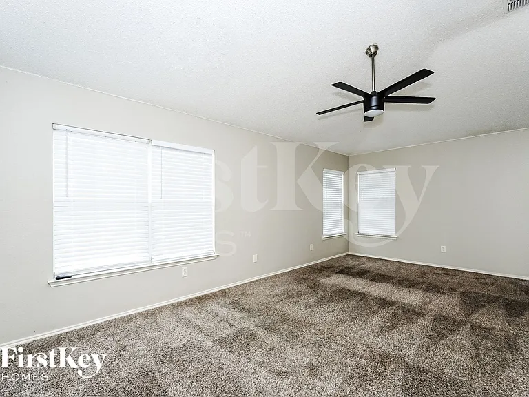 7401 Snow Ridge Dr — Photo 8