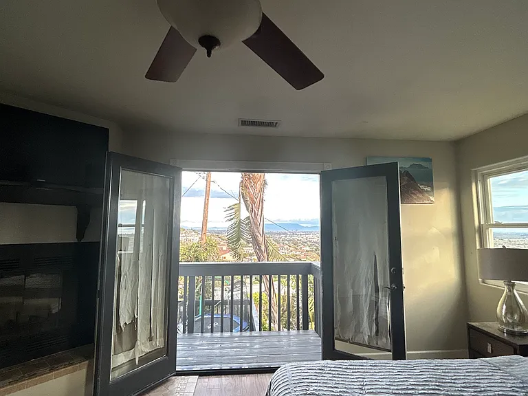 Mariposa Dr — Photo 3