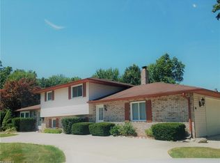 5957 Emerald St, North Ridgeville, OH 44039