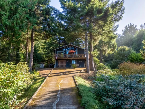1085 SW Norwood Dr, Waldport, OR 97394