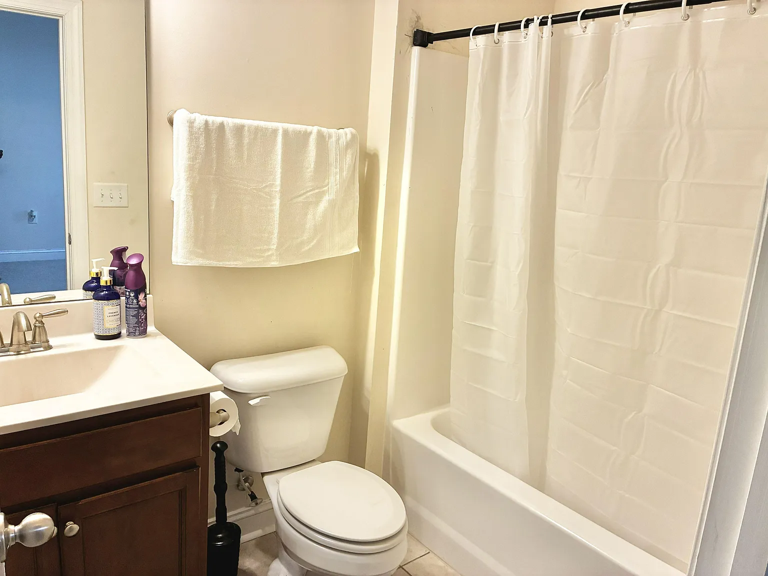 2 bed, 2.0 bath, 3231 sqft, $1,594 — Photo 4