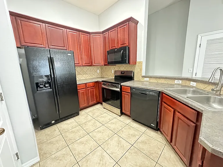 6768 Breezy Palm Dr — Photo 8