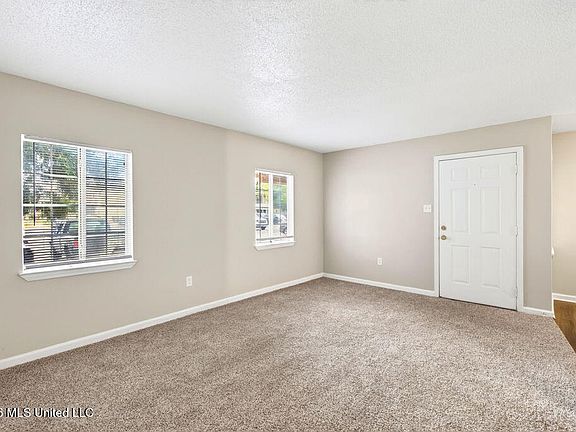 4th image of 245 McDonnell Ave APT 107