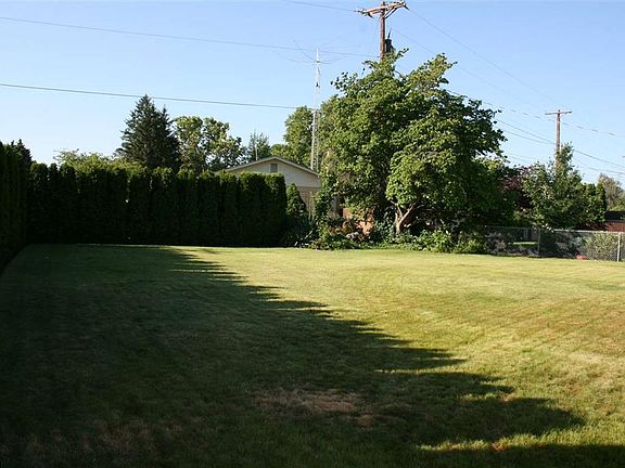 3rd image of 1856 McPherson Ave