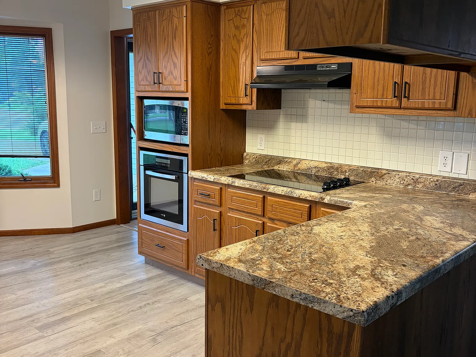 3 bed, 1.5 bath, 1700 sqft, $1,800 — Photo 4