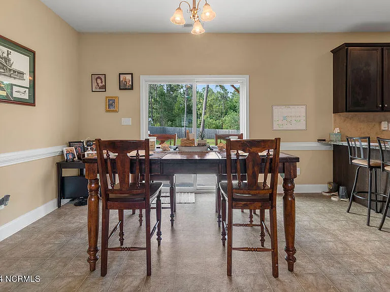 209 Admiral Ct — Photo 5