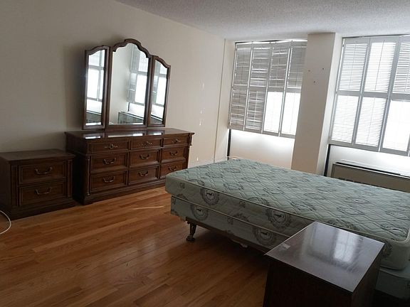 3rd image of 300 Winston Dr APT 120