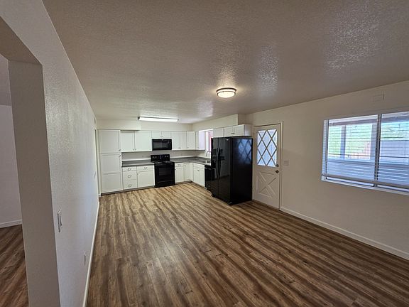 5th image of 719 W 10th St