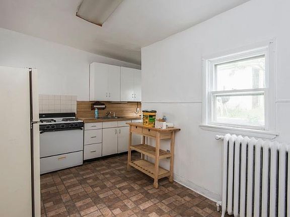 5th image of 206 Jamestown Ave