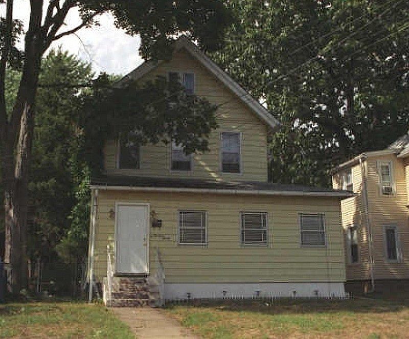 2nd image of 1330 W 3rd St