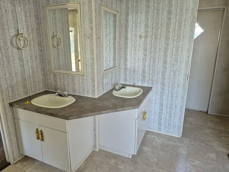6104 Busiek Rd — Photo 7