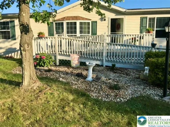 4185 Independence Ln, Walnutport, PA 18088